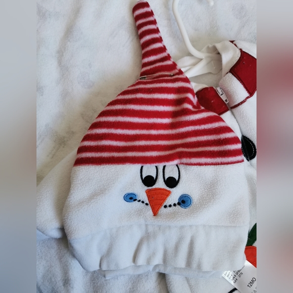 George Snowman 12 month sleeper/suit and hat set - Picture 3 of 10